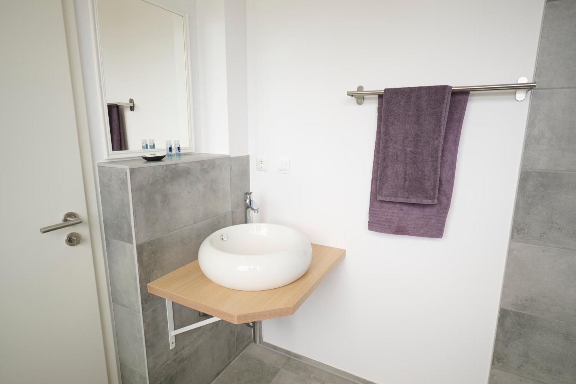 Shipyard Guesthouse Gaestehaus Fuer Geschaeftsreisende Und Monteure An Der Elsflether Werft Und Trainingcenter Heinemann Solutions Gmbh Buitenkant foto